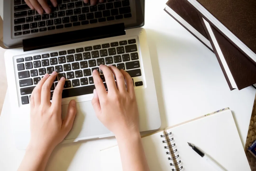 Person's typing on a laptop